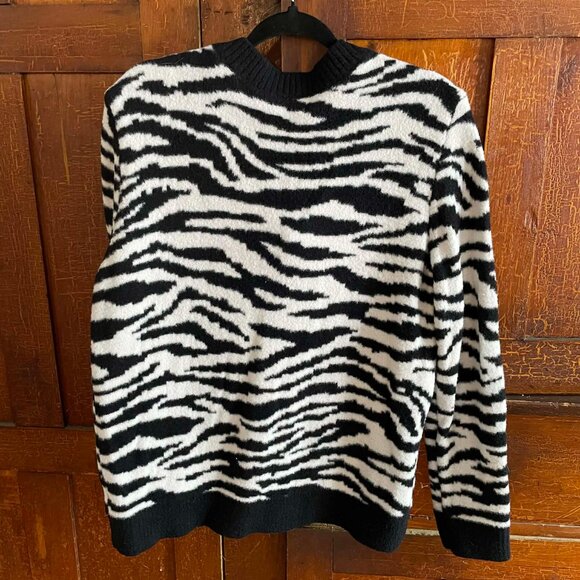 TRISTAN  Black and white Zebra print pullover V-neck SIZE LARGE.  Fuzzy - Picture 2 of 7